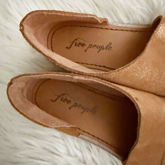 FREE PEOPLE | 'Mont Blanc' Rose Gold Metallic Asymmetrical Sandal | Size 38, 7.5 - Picture 5 of 9